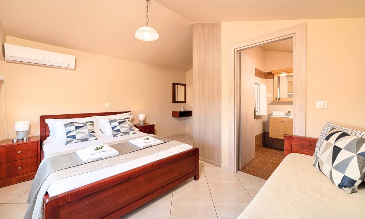 Aqua Blue Villas With Heated Pool Mathés 외부 사진