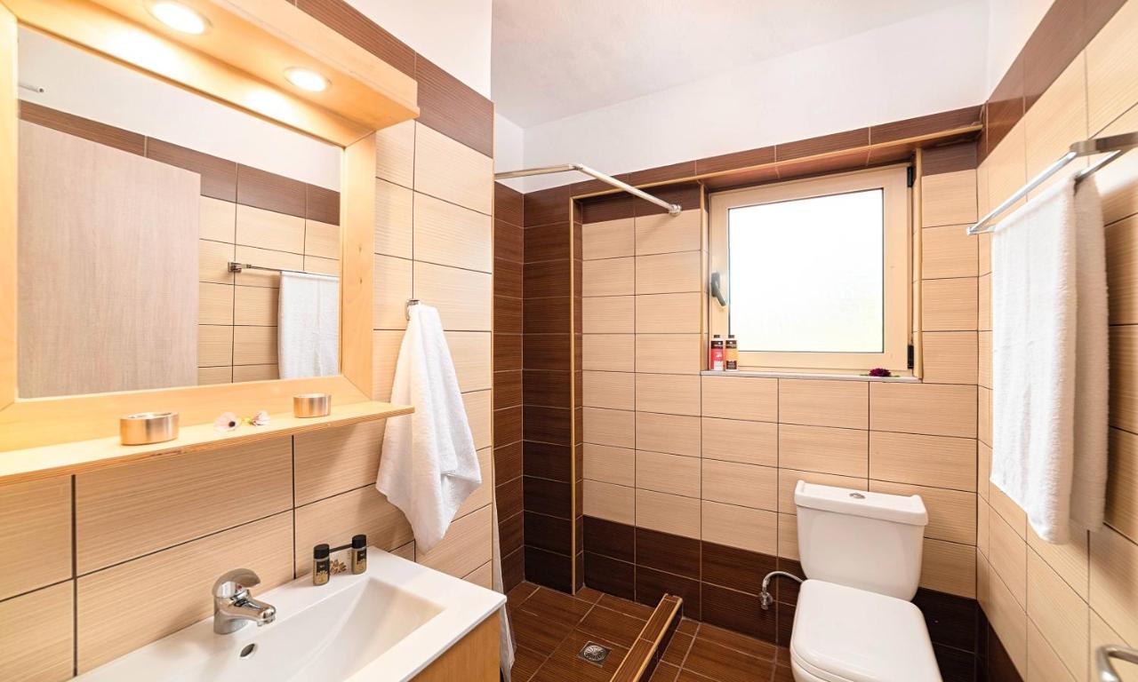 Aqua Blue Villas With Heated Pool Mathés 외부 사진