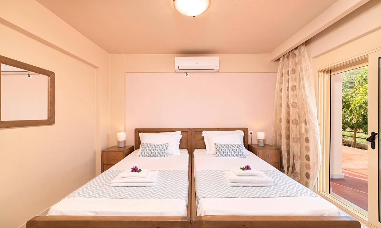 Aqua Blue Villas With Heated Pool Mathés 외부 사진